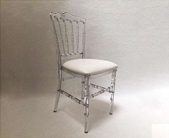 Chaise napoléon transparente